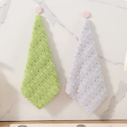 A set of 5 thickened microfiber cleaning cloths, highly absorbent and soft to the touch.